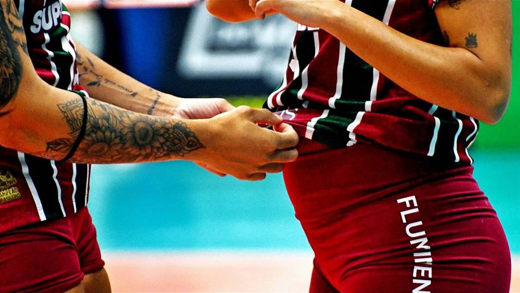 Ünlü voleybolcuyu görenler şaştı kaldı: 5 aylık hamileyken maça çıktı! 17